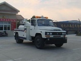 東風尖頭拖吊型清障車