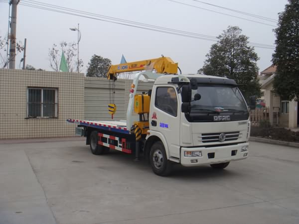 東風(fēng)多利卡平板帶吊清障車